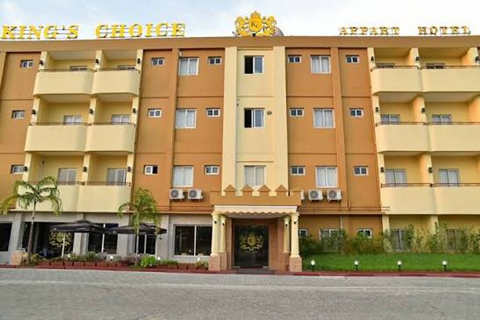 Façade de King's Choice Appart Hotel à Akanda, Libreville